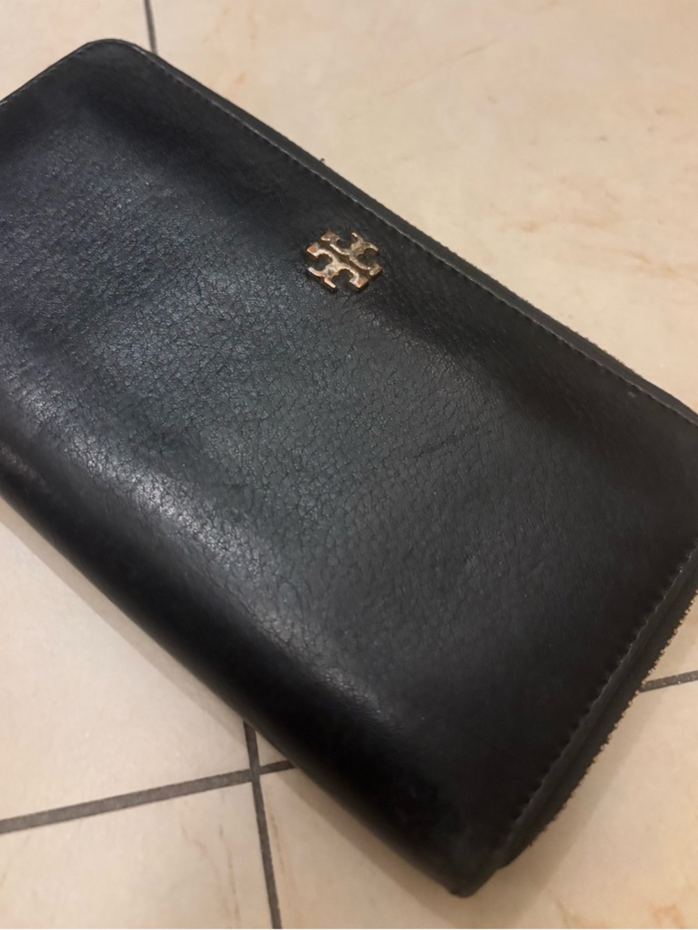 Tory Burch Black Leather Zip-Around Wallet with Gold Hardware - Picture 2 of 5